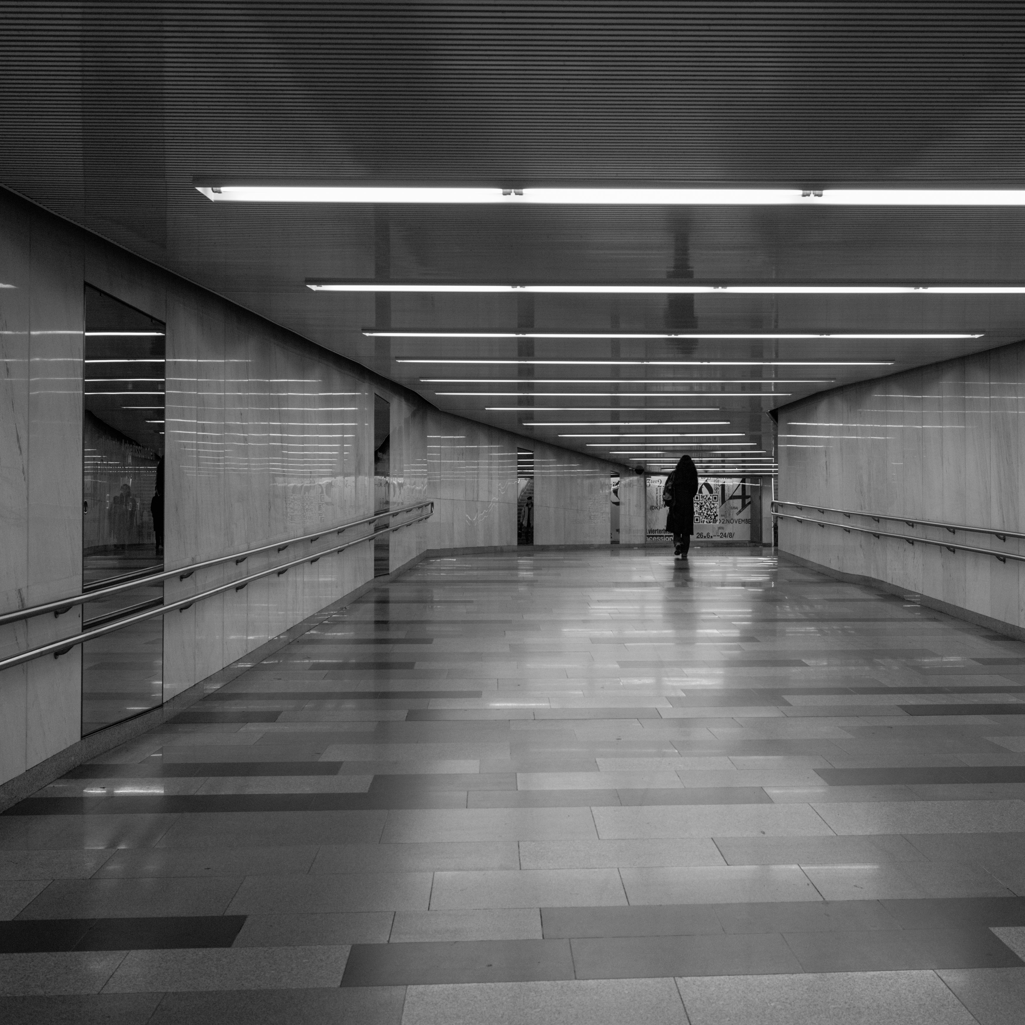A passage at Somewhere (Innere Stadt, Austria) with Leica M Monochrom (Leica Summilux-M 35mm f/1.4 ASPH.) by Magnus L Andersson (photography.anderssoneklund.se) at 2013-11-19 13:51:35